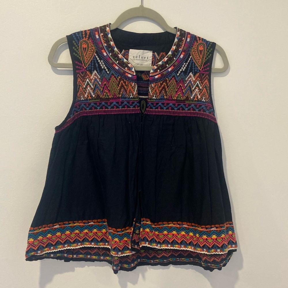 Velvet by Graham & Spencer Elen Embroidered Top